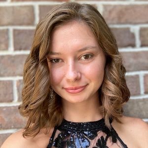 Meet your Posher, Adrienne